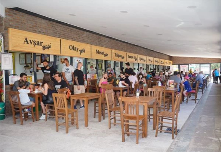 ayvalık tostçular çarşısı
